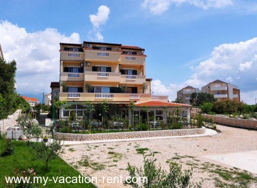 Albergo Pansion confort BOK Croazia - Quarnaro - Isola di Pag - Novalja - albergo #120 Immagine 1