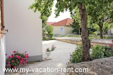 Appartamenti Slavica - free parking  Croazia - Dalmazia - Isola di Murter - Jezera - appartamento #5220 Immagine 6
